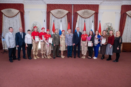 Владислав Шапша наградил медалью «80 лет Калужской области» Александра Погудина
