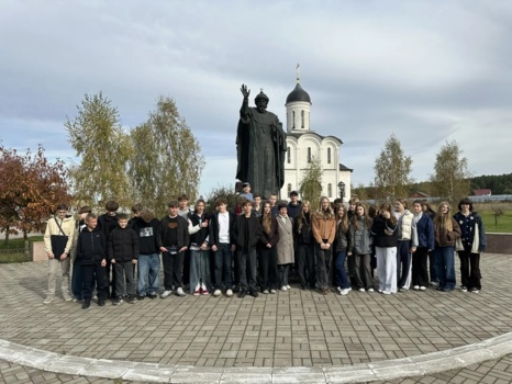 Учащиеся 8 Б класса МБОУ «Гимназия N24» г.Калуги совершили автобусную экскурсию в рамках проекта «Региональная идентичность: Моя малая Родина!»