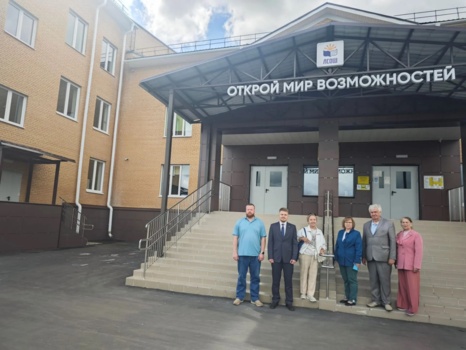 От стройки до "умного огорода": члены Общественной палаты оценили преображение Лопатинской школы