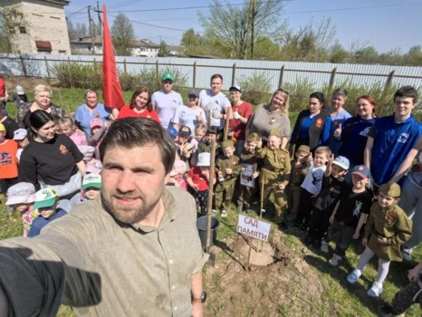 «Сад памяти» в Дзержинском округе: к акции присоединились дошкольники