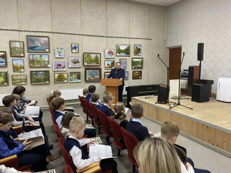 «Калуга – колыбель космонавтики»: член Общественной палаты подарил школьникам Обнинска новые раскраски