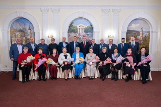 Губернатор наградил члена Общественной палаты Ларису Пахомову медалью «За особые заслуги»