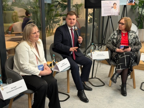 Эксперт Общественной палаты представила успешный опыт реализации программы "Обучение служением" на федеральном форуме.