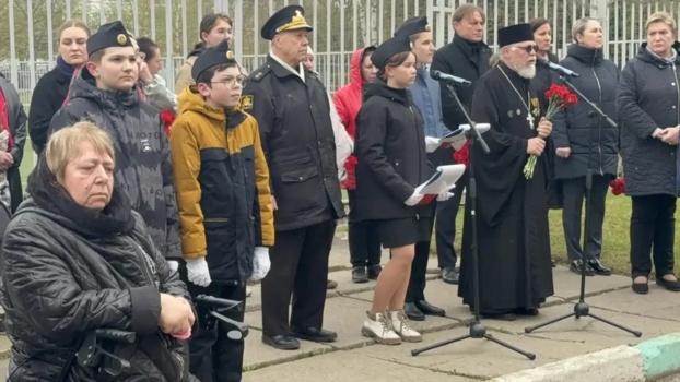 Памяти героя: в лицее «Держава» прошел торжественно-траурный митинг