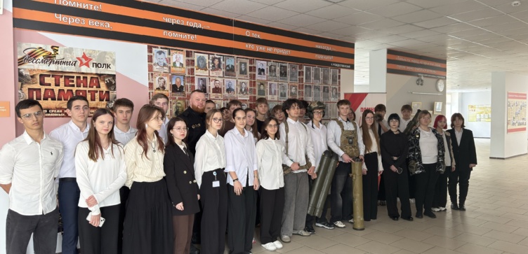 Член Общественной палаты Алексей Бычин рассказал калужским школьникам о пути защитника