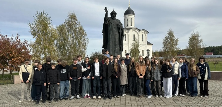 Учащиеся 8 Б класса МБОУ «Гимназия N24» г.Калуги совершили автобусную экскурсию в рамках проекта «Региональная идентичность: Моя малая Родина!»