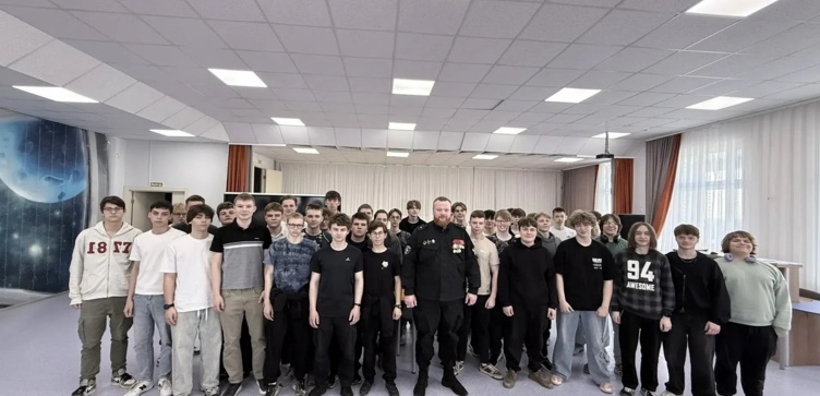 Алексей Бычин проговорил с калужскими школьниками о долге и опасности равнодушия