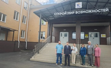От стройки до "умного огорода": члены Общественной палаты оценили преображение Лопатинской школы
