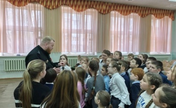 Алексей Бычин провел урок мужества в 7-й школе